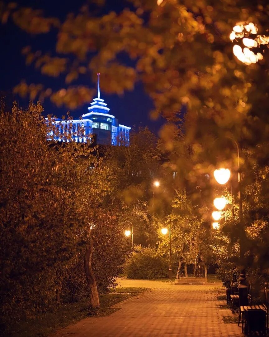 Luminary тюмень. Александровский сад тюмень. тюмень. красивые места тюмень ночью. тюмень вечером.
