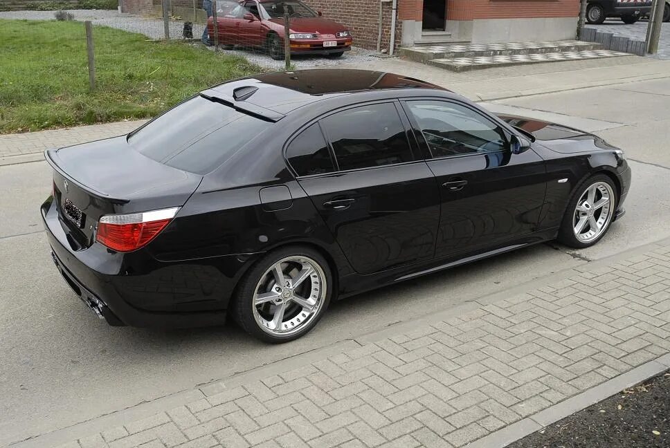 Задняя на бмв е60. BMW e60 диски. BMW e60 Шницер. Спойлер БМВ м5 е60. Диски БМВ e60.