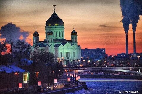 Церковь вечером
