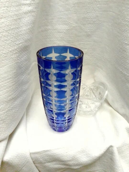 Ваза синий хрусталь. Ваза krosno синергия 20см, стекло, черная. Ваза для цветов из синего хрусталя. Ваза из синего стекла. Хрустальные вазы.