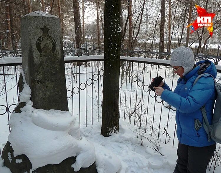 михайловское кладбище памятник дятловцам екатеринбург. юрий юдин дятлов перевал дятлова. ивановское кладбище екатеринбург дятловцы. похоронен с дятловцами. юрий юдин перевал дятлова похороны.
