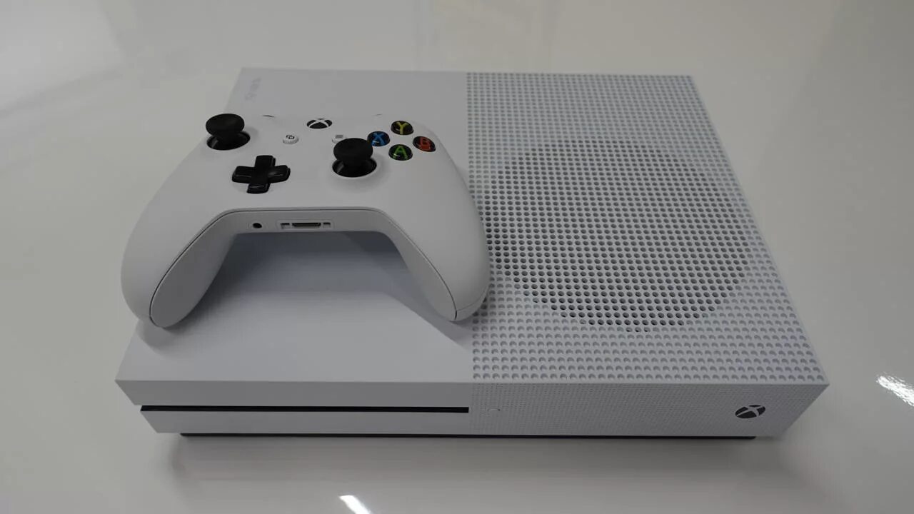 Xbox one s. Икс бокс Ван s 1 ТБ. Приставка Xbox Series s 1000gb. Xbox Series s 500gb. Xbox one s разница