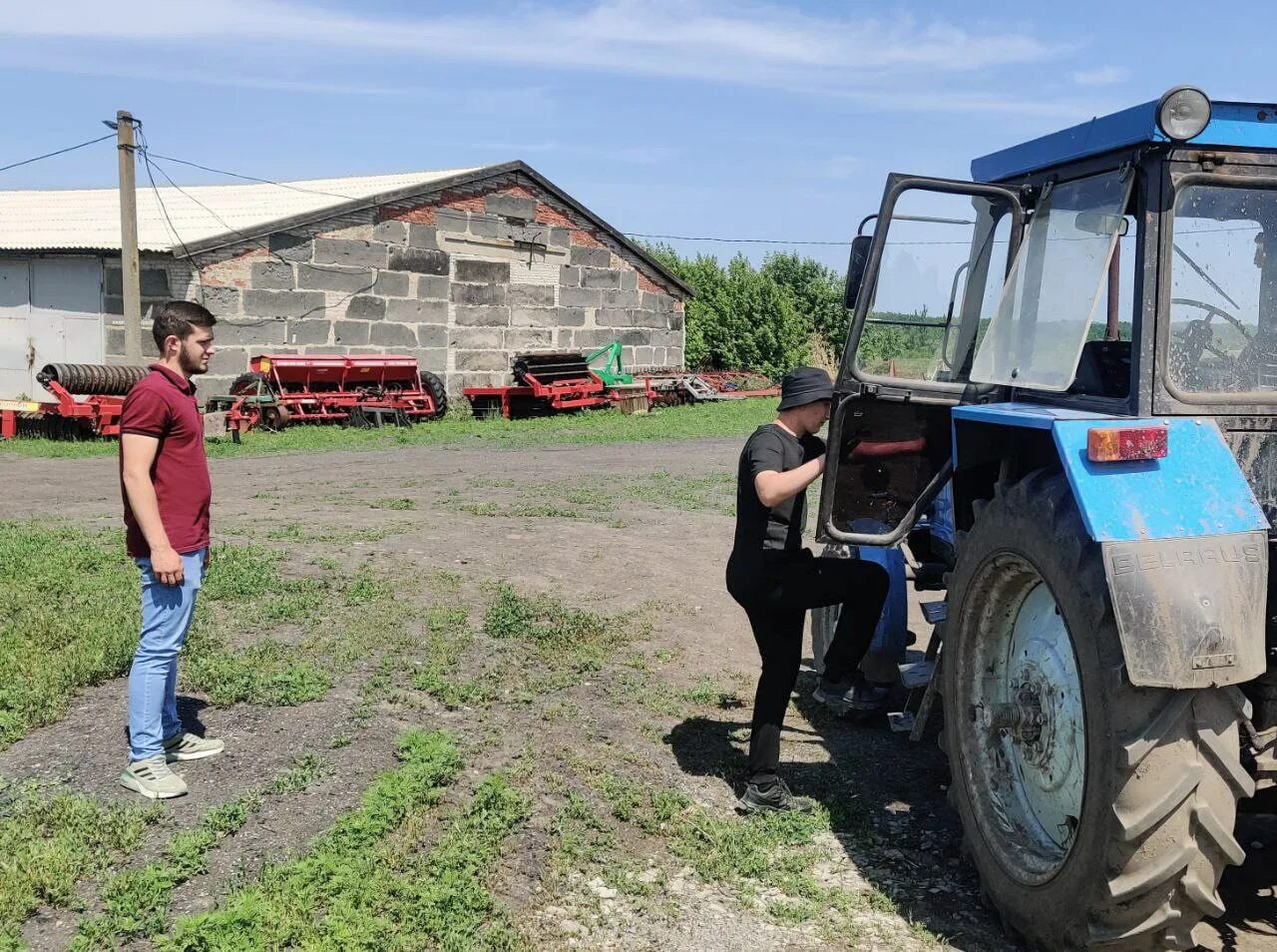 Тракторист-машинист сх пр-ва картинки. Тракторист машинист сельскохозяйственного. Тракторист машинист сельскохозяйственного. Механизация растениеводства. Сельское хозяйство трактор машинист.