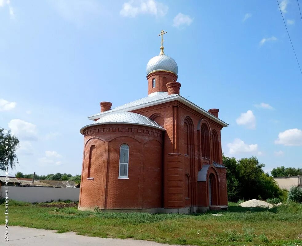 Церковь михаила архангела русское. Храм Архангела Михаила с.Тростянка Самарская область. Храм в с.Тростянка Богатовского района. Село Тростянка Самарская область. Богатовский район Самарская область.