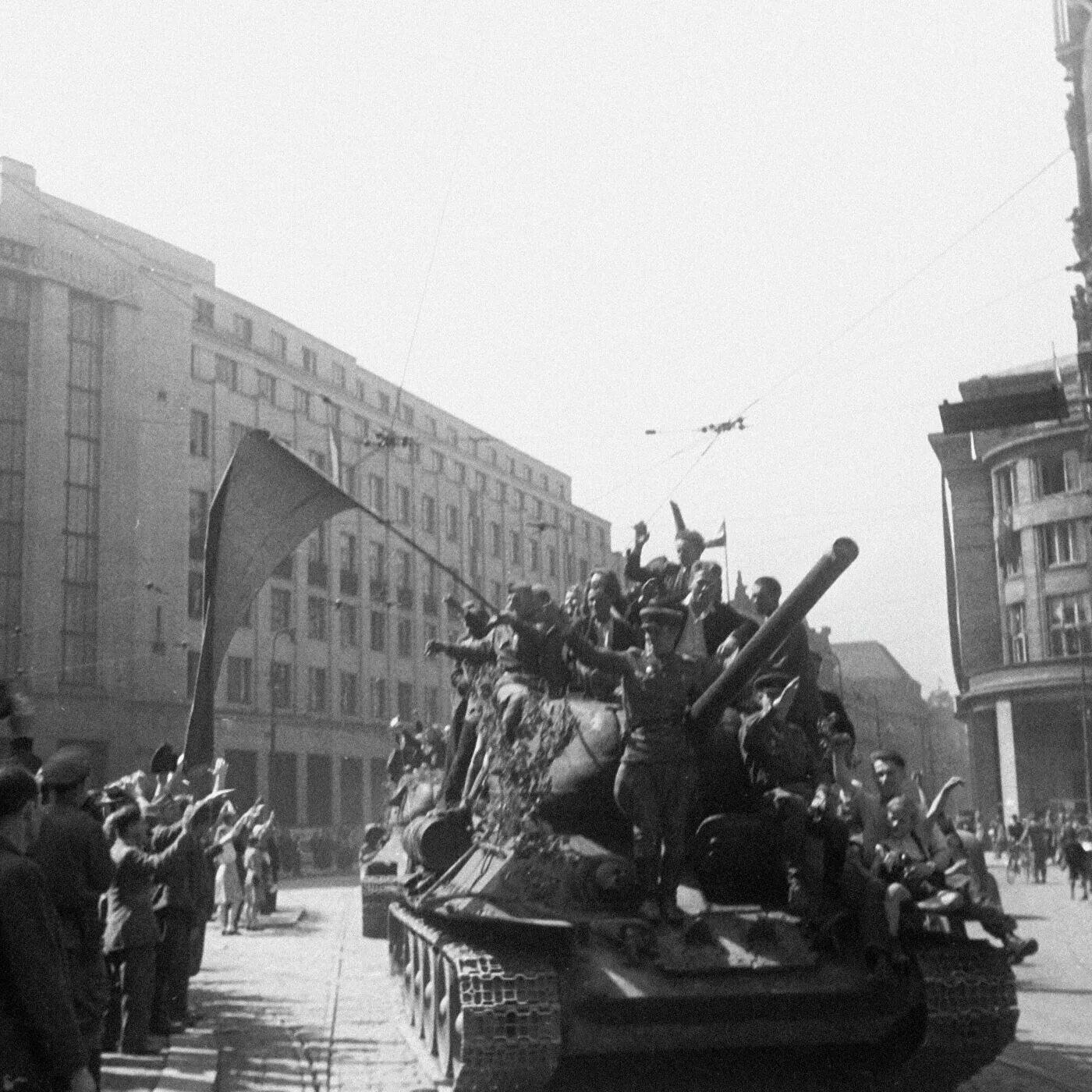 Пражская операция 1945. Освобождение столицы Чехословакии Праги. Пражская операция май 1945 год освобождение Чехословакии. Советские войска в Праге 1945.