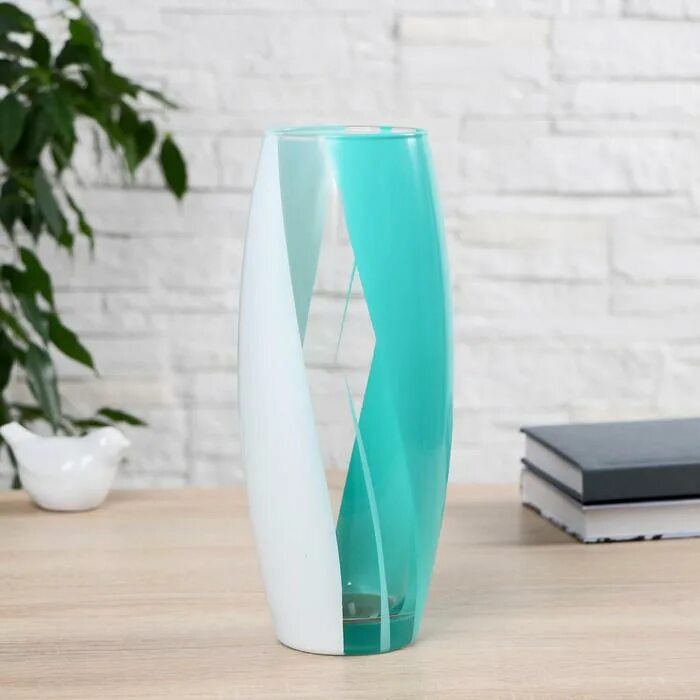 Ваза emerald. Ваза изумруд. Ваза изумруд. Стекло изумрудного цвета. Вазы из зеленого стекла.