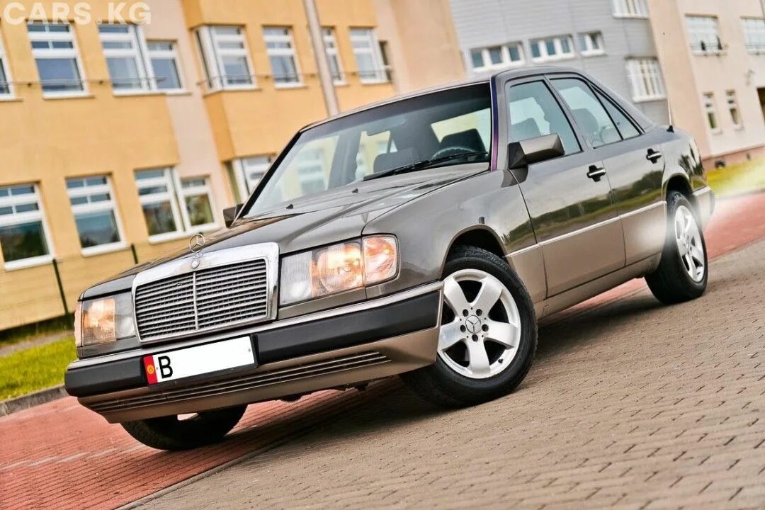 Купить мерседес 124 в беларуси. Mercedes Benz w124 e200. Mercedes-Benz w124 1990. Mercedes 124 Рестайлинг. Mercedes Benz w124 седан.