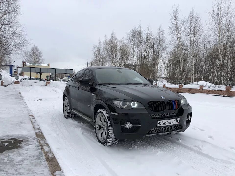 BMW x6 e71 ангельские глазки. Ангельские глазки БМВ х6. На BMW x6 антигские глазки. Ангельские глазки на БМВ x6 2012-2013.