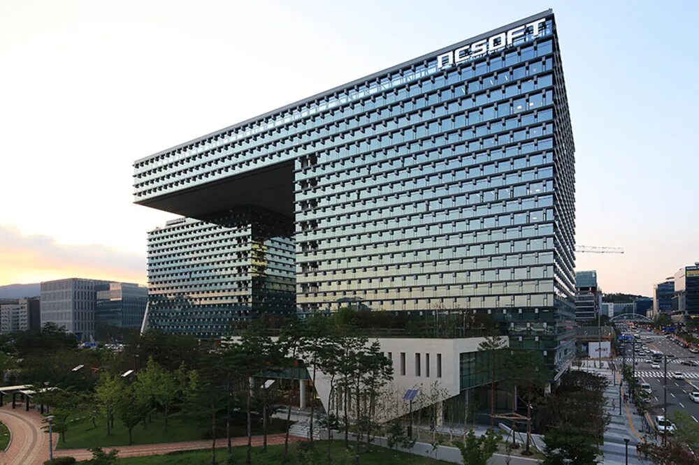 Ncsoft логотип на белом фоне. Nc soft. Nc soft. Ncsoft игры. Офис ncsoft.