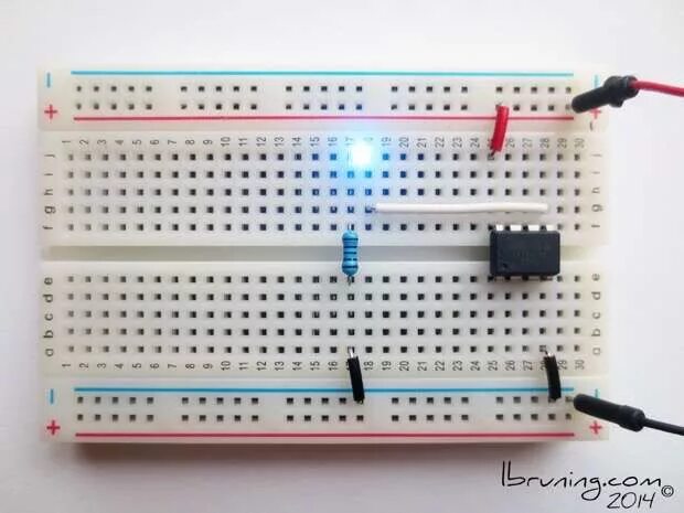 Схемы на макетной плате для начинающих Схема с RGB-диодом и потенциометром на макетной плате MonitorBank сборник мате