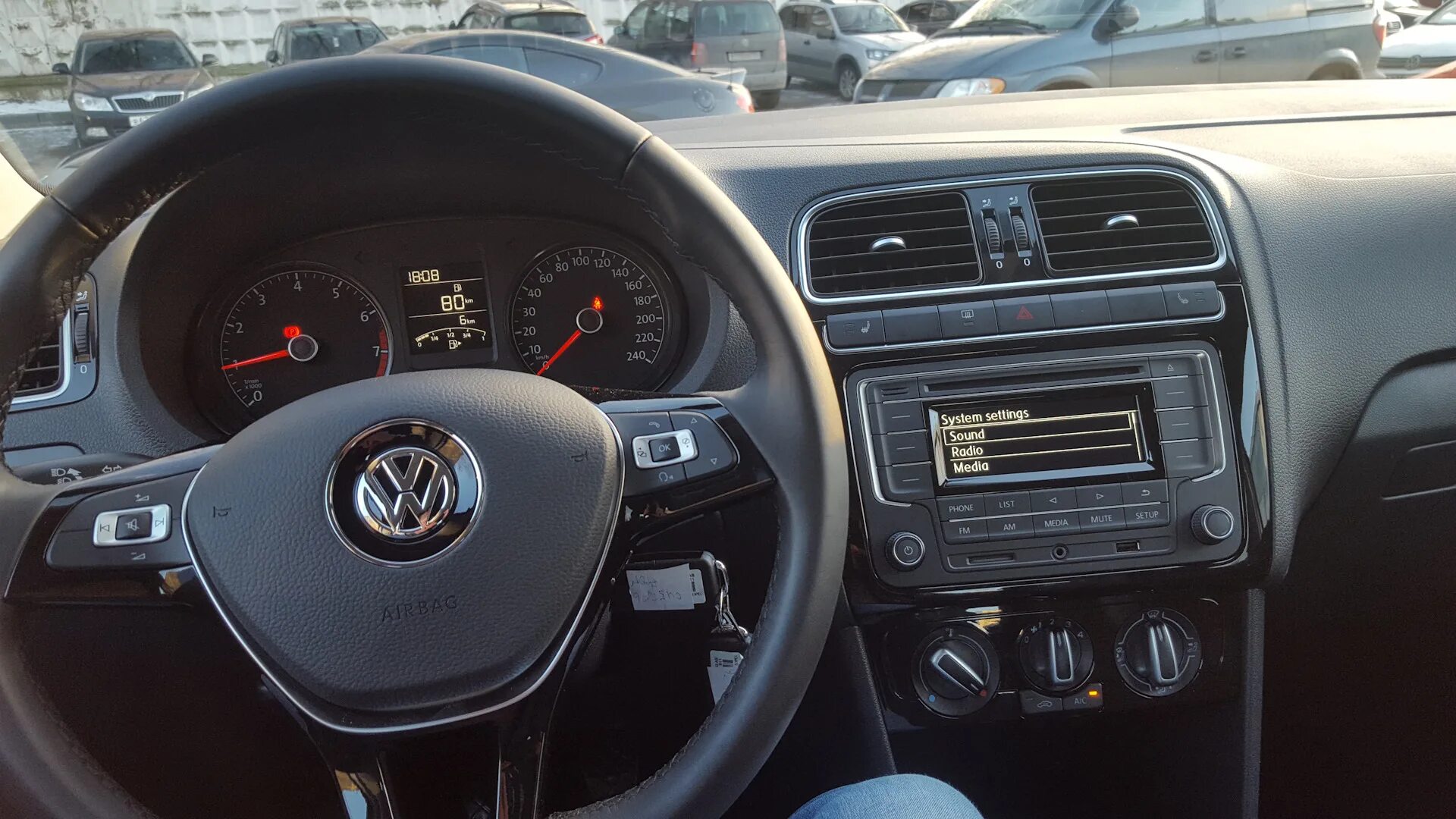 Volkswagen polo 2018 салон. Панель поло 2017. Панель поло 2017. Панель поло 2017. Фольксваген поло 2017 год панель.
