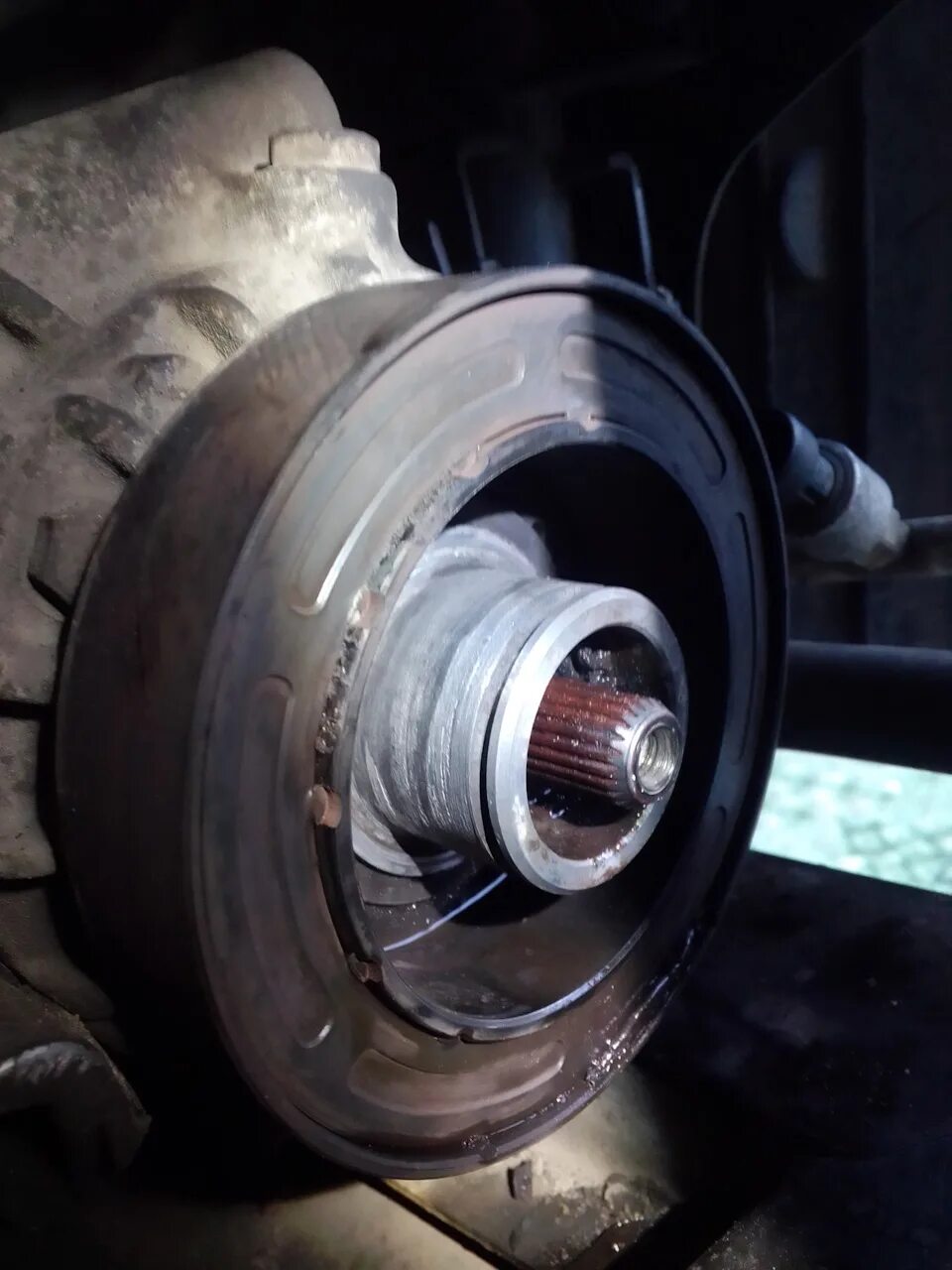 Замена подшипника кондиционера меган 2. Замена подшипника кондиционера меган 2. Ролик кондиционера рено меган 2. 6. Подшипник шкива компрессора кондиционера рено меган 2.