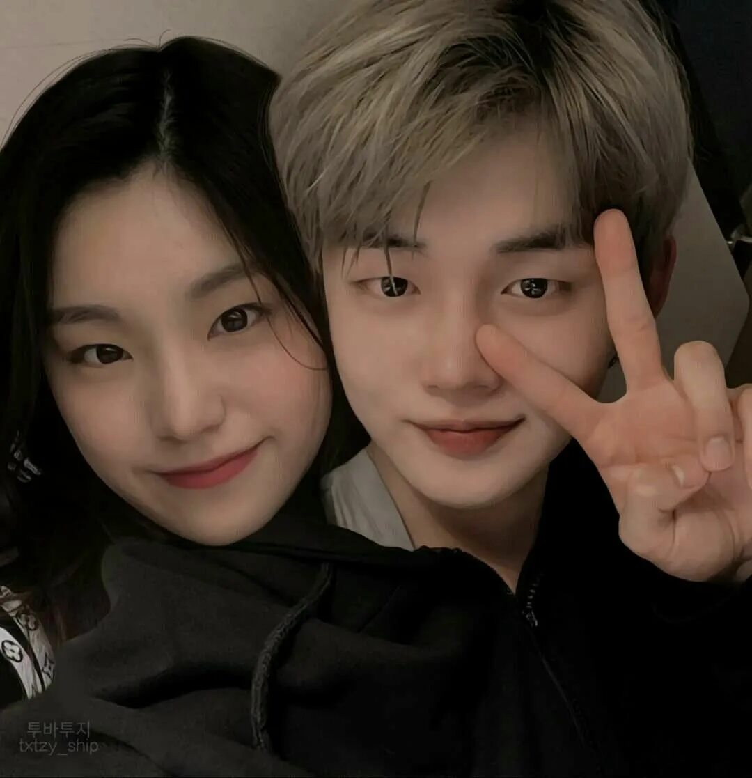 Йеджи сестра хенджина. Yeonjun. Yeji and Hyunjin. Ëнджун и Йеджи. Хван еджи и Хенджин.