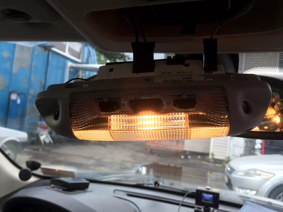 Как снять плафон фрилендер 2 LR006079 Land Rover от 434 руб. для Land Rover Freelander 2 2007-2014 в Москве