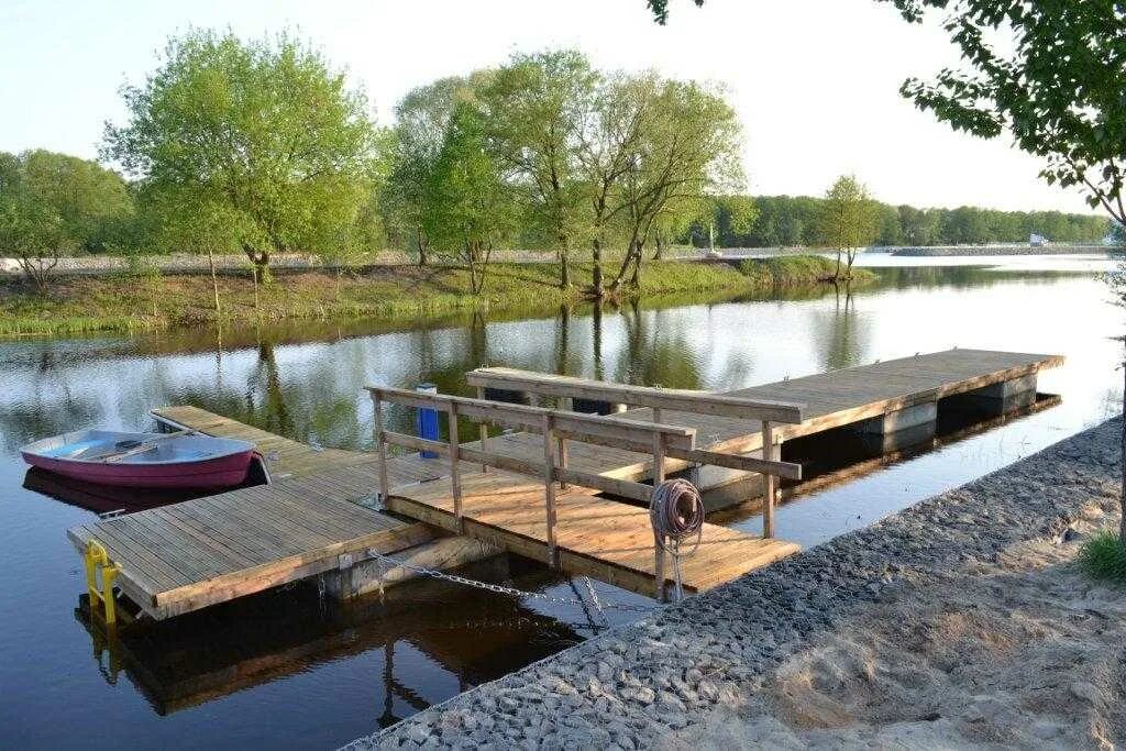 Причал зоне. Озеро понтон тельмана. понтонный пирс с беседкой. пирс причал пристань тюмень. понтон на озере.