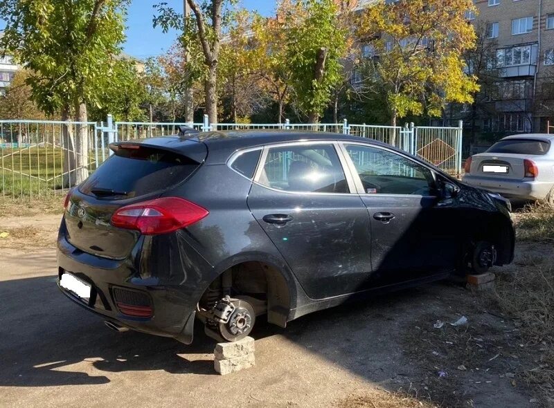 Колеса южноуральск. Украли колеса. Челябинск крадут колеса. Украли колеса г. Арзамас. Драйв 2 украли колеса г. Арзамас.