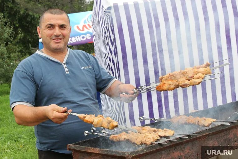 Шашлычные курган. Шашлычная Котовск Самир. Шашлычка в Котовске Шафаг. Самир Котовск шашлычка. Шашлык Котовский.