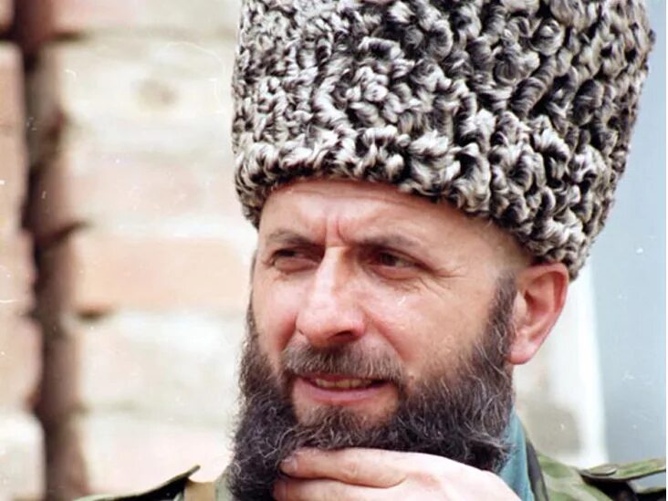 Зелимхан кадыров википедия. Зелимхан яндарбиев. ичкерия зелимхан яндарбиев. зелимхан абдулмуслимович яндарбиев биография.