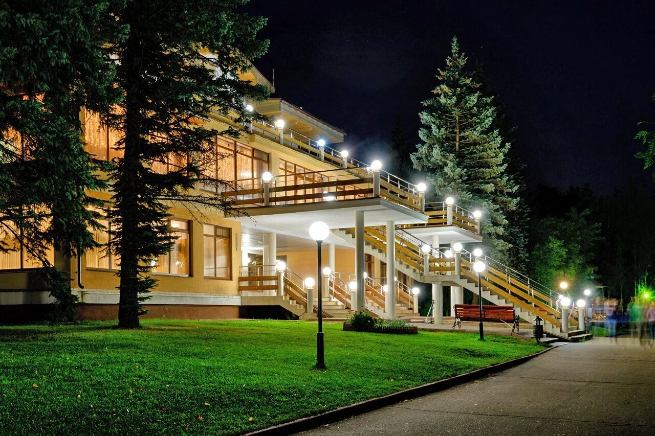 Дома отдыха примеры. Дом отдыха яхонты ногинск. cronwell park яхонты ногинск. парк-отель яхонты ногинский район. яхонты отель в подмосковье ногинск.