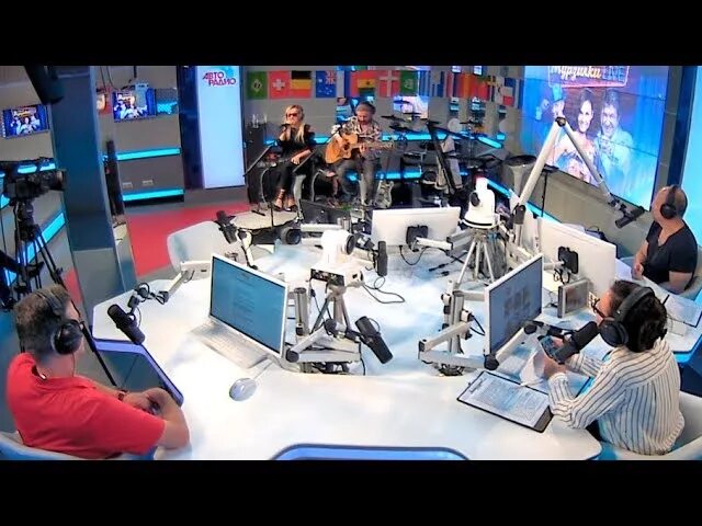 Авторадио прямой эфир. Авторадио - прямой эфир из студии в москве. Авторадио москва эфир. Авторадио картинки. Авторадио пермь.