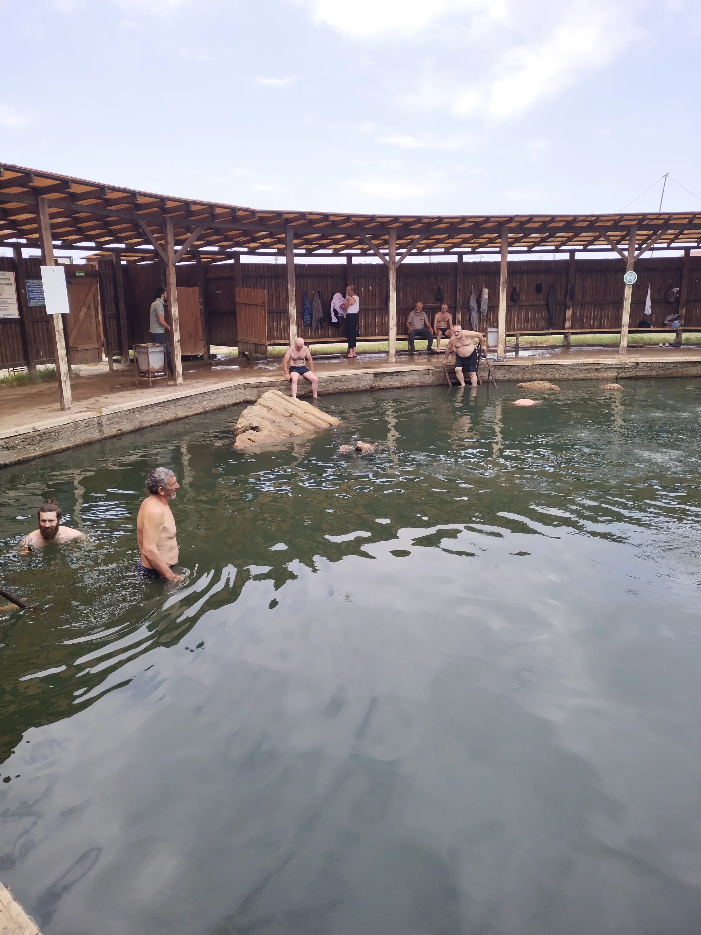 Горячие источники в дагестане избербаш. Горячий источник в дагестане избербаш. Сероводородный горячий источник избербаш. Избербаш термальные. Избербаш источники термальные.