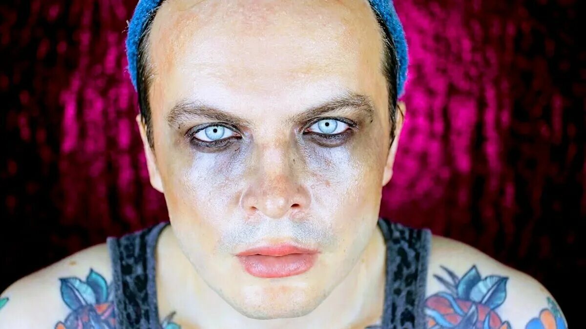 Блоггер антон суворкин. Antons блоггер. Антон суворкин в молодости. Антон суворкин макияж. Антон суворкин в молодости.