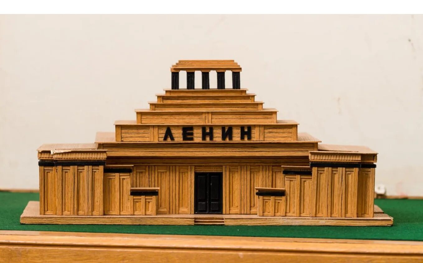 деревянный мавзолей ленина. деревянный мавзолей ленина. деревянный мавзолей ленина. ленин в мавзолее 1924. мавзолей ленина 1924 деревянный.