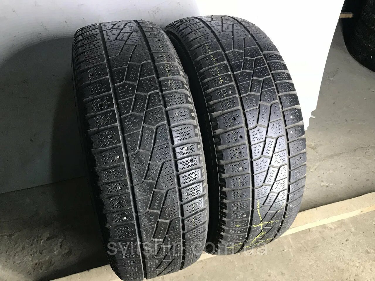 215 65 r16 зима. Kumho kw11. Kumho i Zen stud kw11. Kumho kw11 шина. Kumho i'Zen stud Snow kw11 285/60 r18.