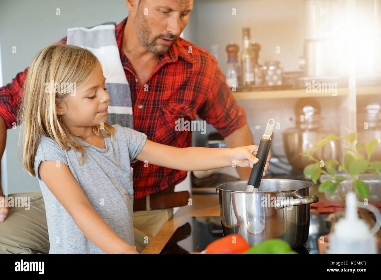 Dad a cook. Отец с дочерью готовят на кухне арт. Dad in the Kitchen. Cooking with dad. Dad teaches son how to Cook.