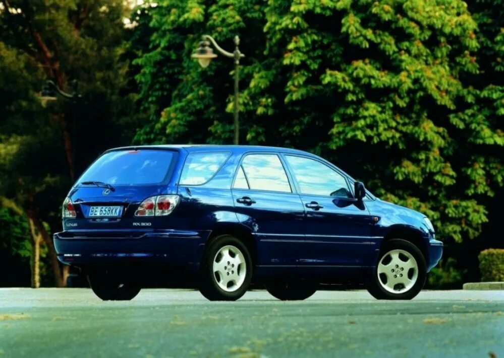 Рх 300 первого поколения. Lexus RX 1998. Лексус РХ 300. Лексус rx300. Лексус РХ 300 1 поколение.