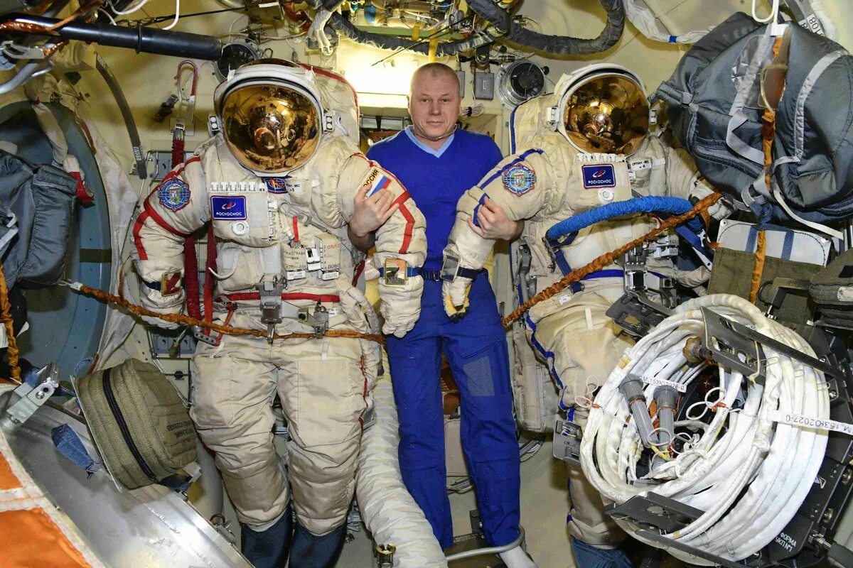 Первый астронавт вышедший в открытый космос