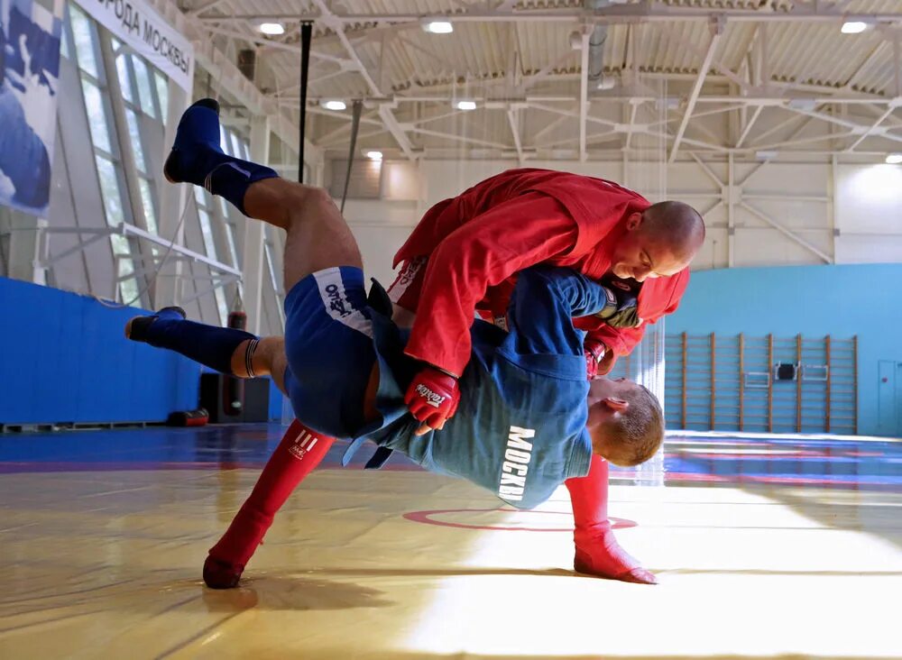 Подвальный артем михайлович самбо. Залы боевого самбо. Центр спортивных единоборств. Боевое самбо. Боевое самбо харлампиева секция.