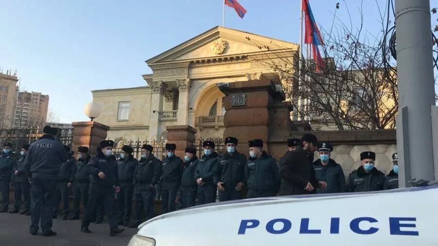 даунинг-стрит 10 в лондоне. резиденция на даунинг стрит. солдат люксембурга. вена полиция. охрана резиденции.