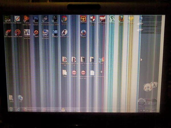 Полос на экране после падения. ЖК самсунг вертикальная полоса. Вертикальные полосы 32lm340t. Матрица ноутбука горизонтальные полосы. Вертикальные полосы на мониторе.
