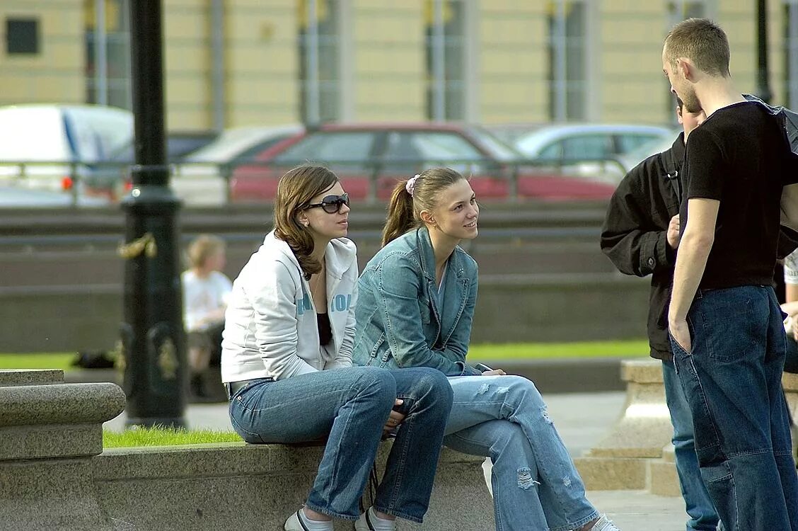 Девушки пикапят парней. Общение с пикапером. Пикапер фото. Пикапер в городе. Пикап для мужчин.