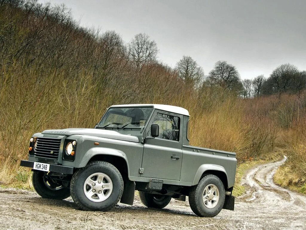 Lr defender. Ленд Ровер Дефендер. Дефендер 90 пикап. Ленд Ровер Дефендер 2007. Land Rover Defender 90 пикап.