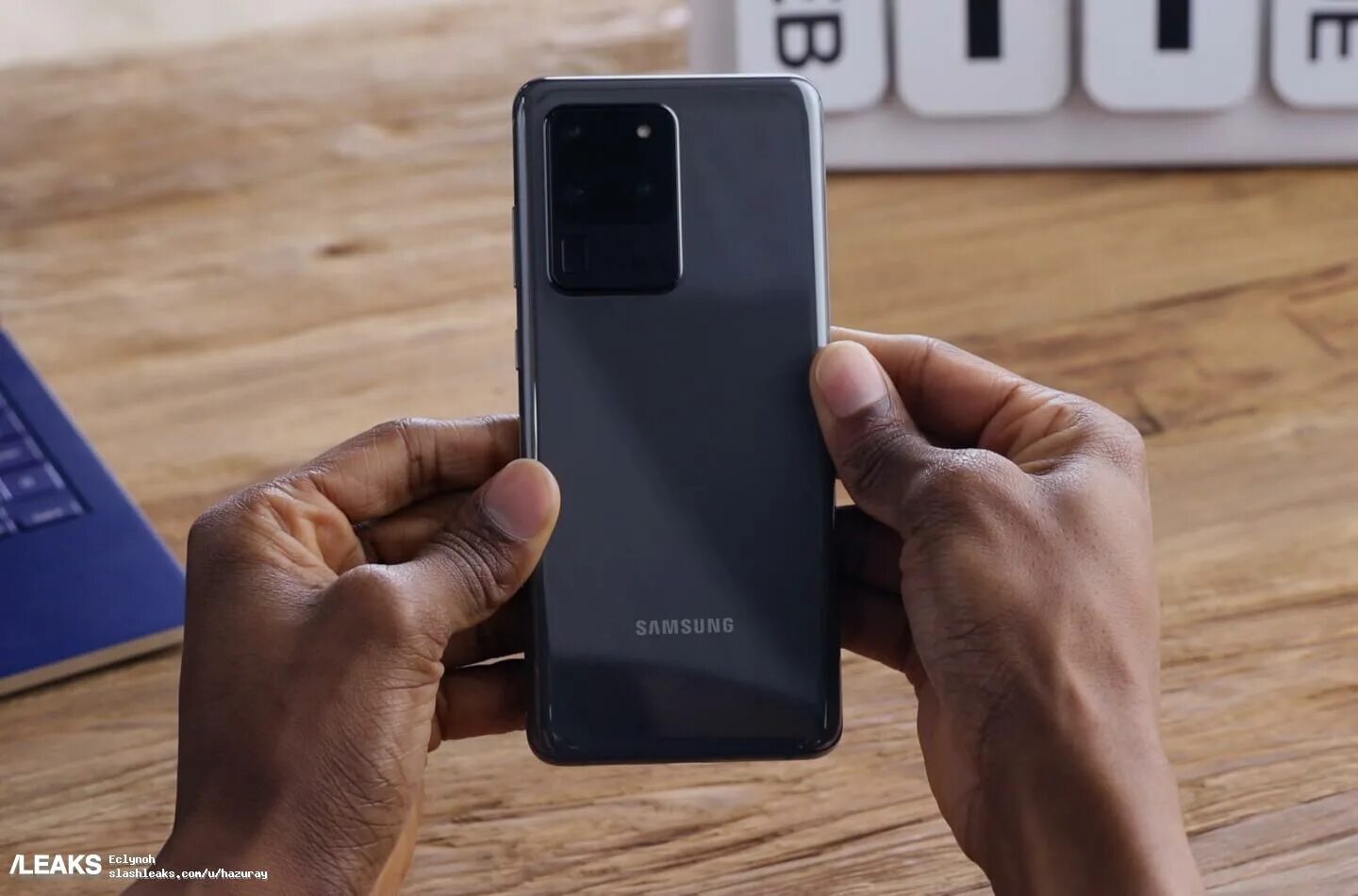 Samsung s 20 ультра. Samsung galaxy s20. Samsung s21 plus в руке. Samsung galaxy s20 флагман. Обзор самсунга 20.