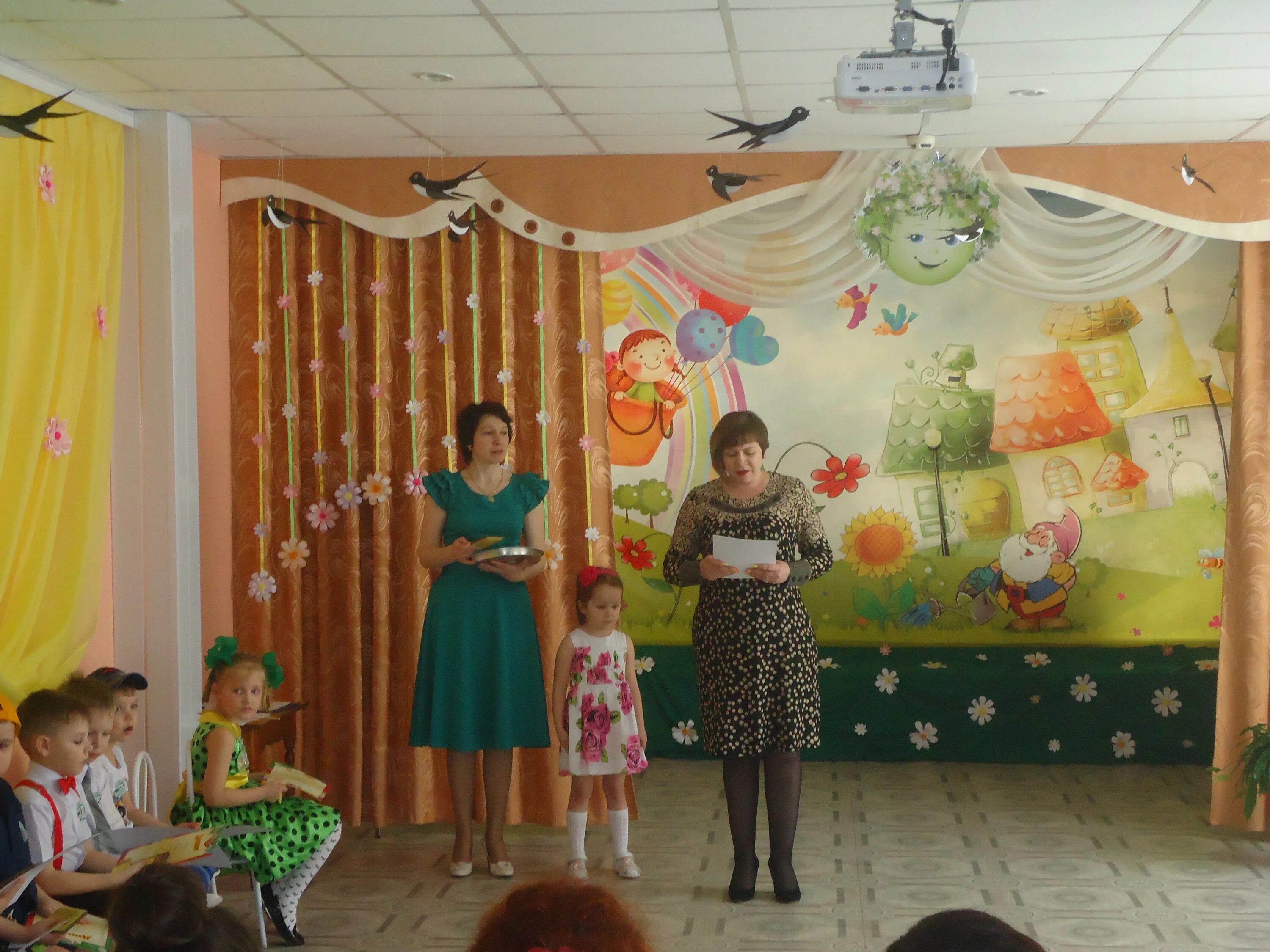 Прокопьевск ул петренко 13. Алиночка солнышко. Магазин солнышко прокопьевск. Трц чайка прокопьевск планета. Кристина король еткуль.