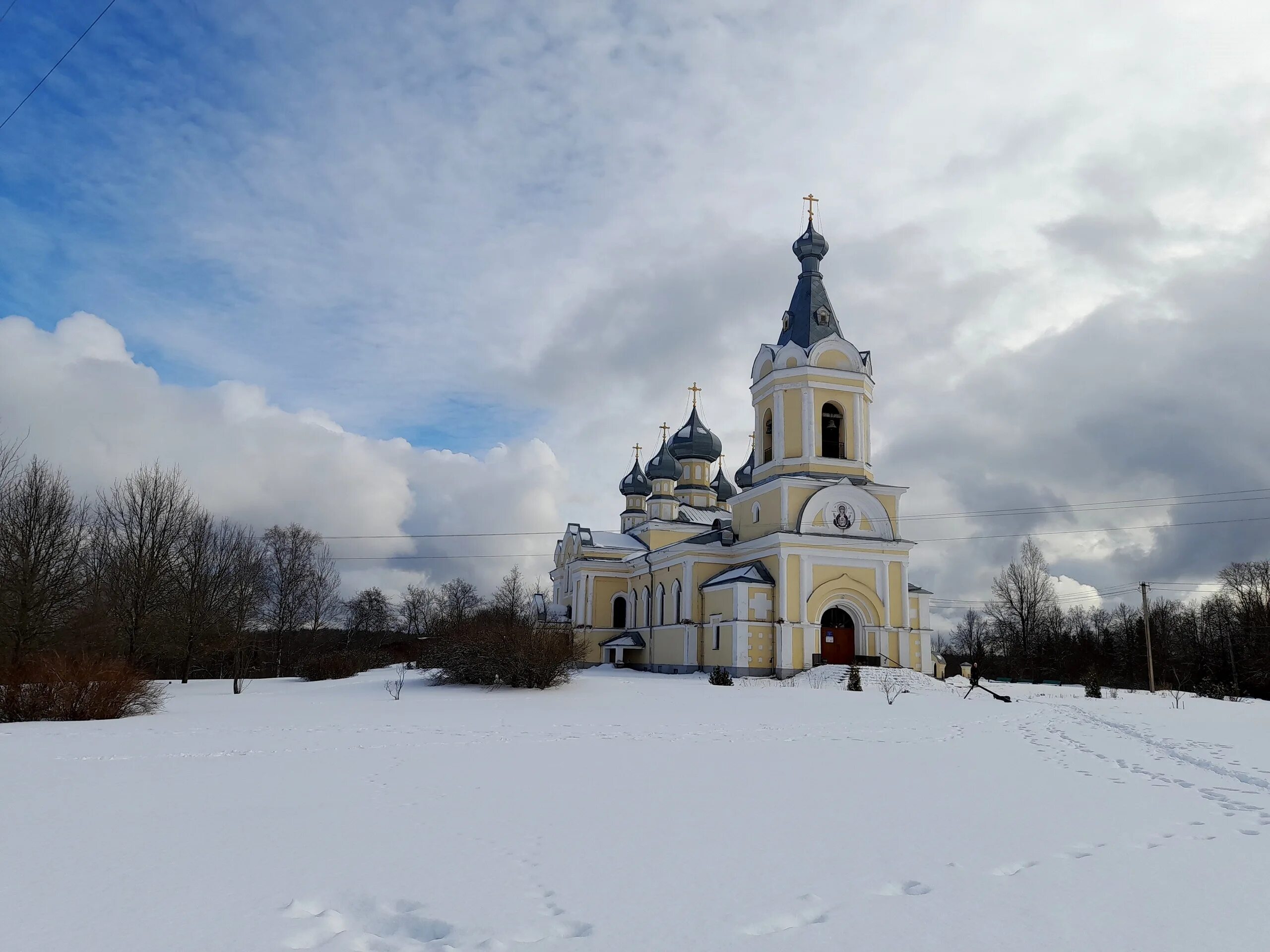 Поселок сологубовка ленинградская область на электричке. Кладбище в деревне. Сологубовка станция жд. Турышкино ленинградская. Сологубовка аэродром.