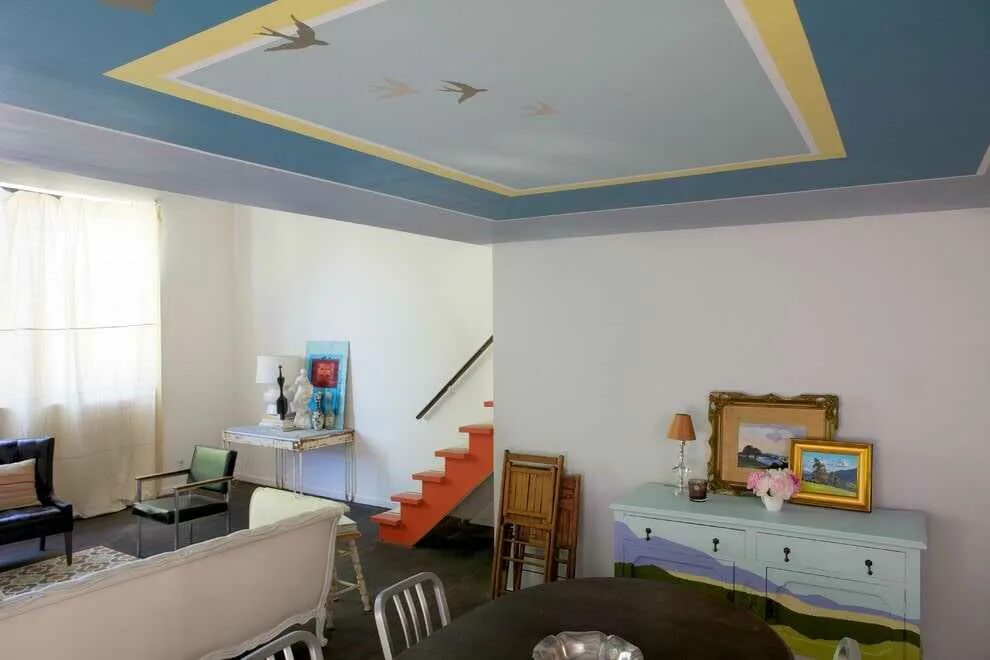 Окрашенный потолок. Краска для натяжных потолков. Краска для натяжных потолков. Краска для натяжных потолков матовый. Цветные натяжные потолки.