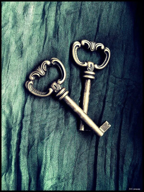 He the keys to me. The key to happiness фото. Ключ к успеху подарок. He the keys to me. Красивый ключик.