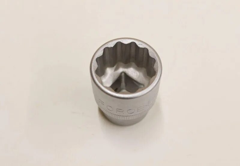 Двенадцатигранная головка на 12. Головка торцевая звездочка 6 граней. 3/4" головка кор. Головка торцевая ½” 6-гранная superlock 34мм. Головка торцевая звездочка наружная 12 граней.