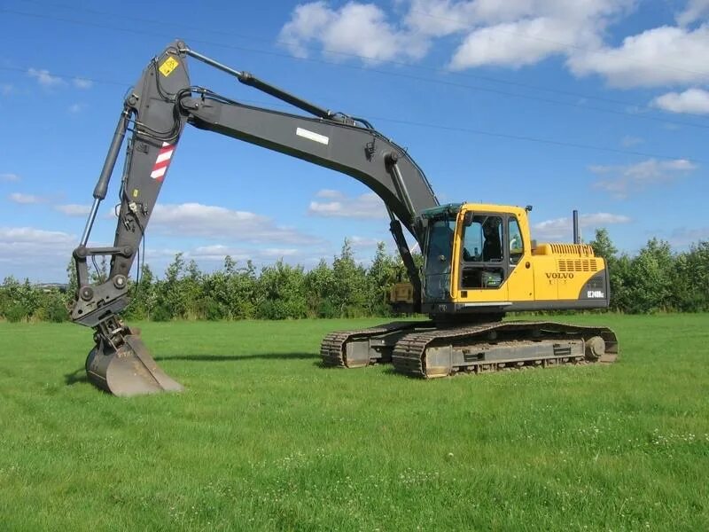 Авито купить экскаватор гусеничный. Volvo ec240blc. Экскаваторы Volvo ec240blc. Экскаватор Volvo ec240blc Prime. Volvo 240 экскаватор.