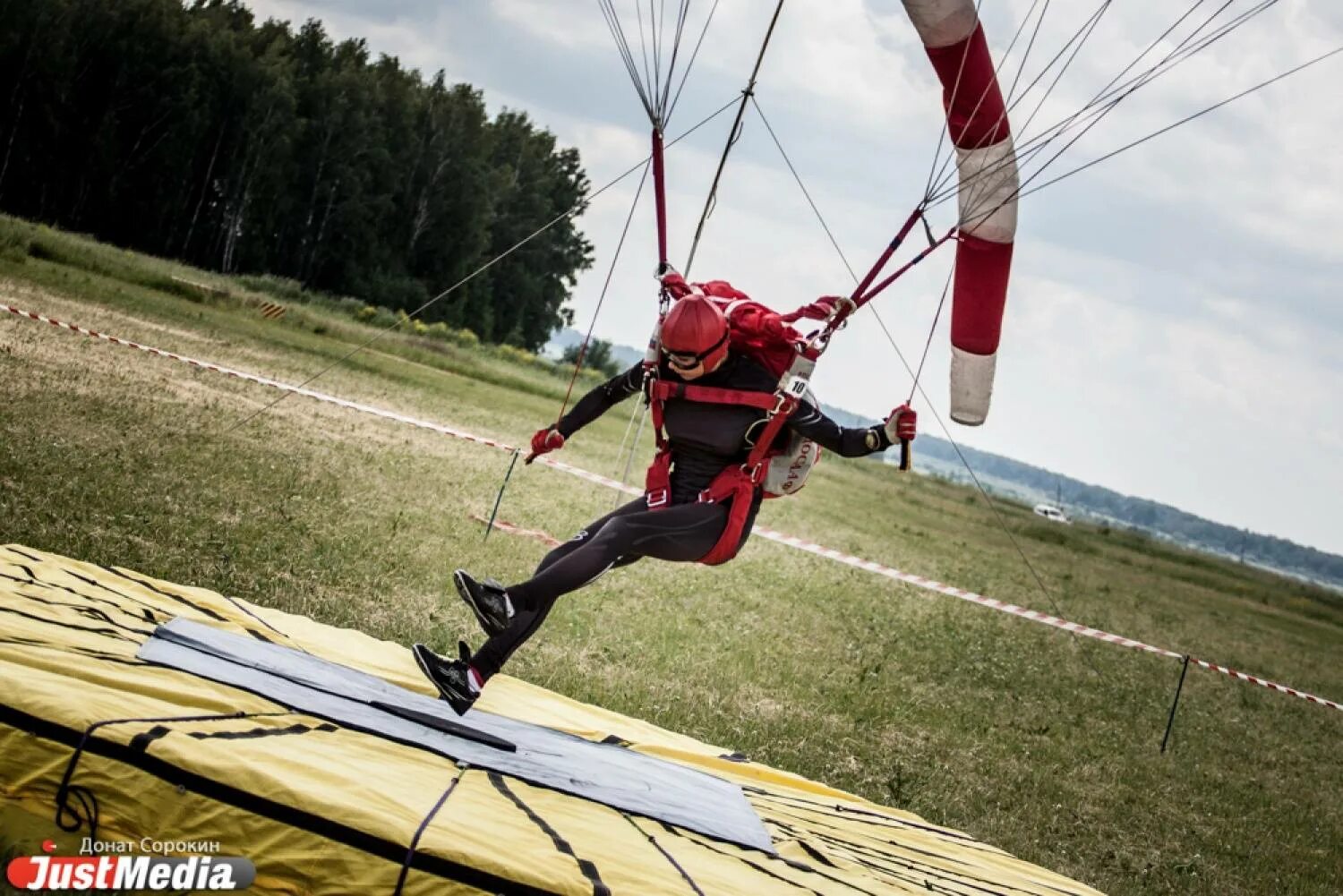 Парашютный спорт. Классический парашютизм. Прыжки с парашютом на точность приземления. Точность приземления парашютный спорт.