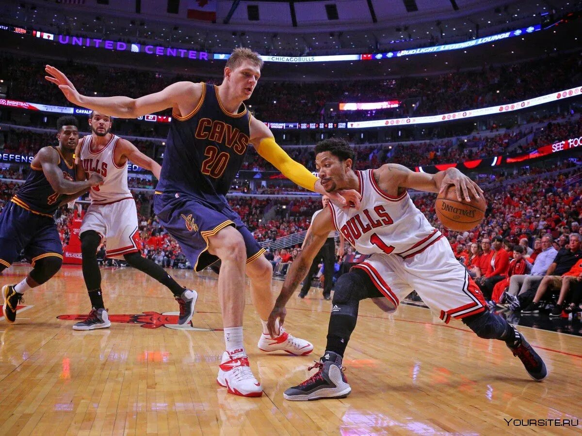 Китайский баскетболист яо мин рост. Центровой в баскетболе. Центровой нападающий игрок баскетбол. Прессинг в баскетболе. Нападение в баскетболе.