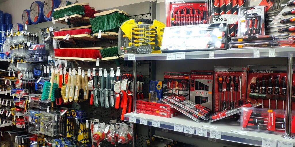 инструменты на белорусской. выставочный зал электроинструменту. набор автомобильных инструментов yato yt-3879. витрина для инструмента. инструменты на белорусской.