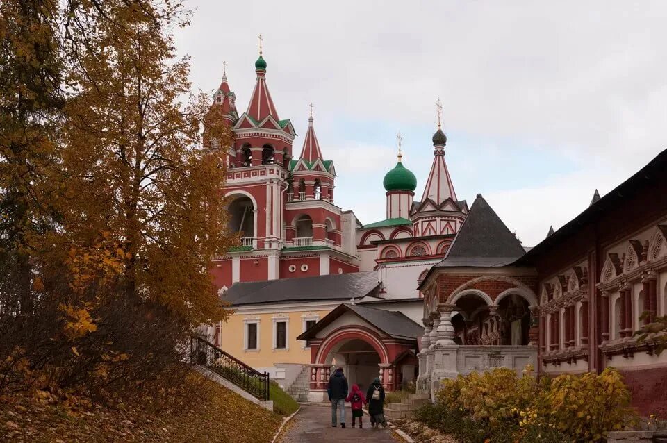 Монастырь алексея михайловича. Саввино-Сторожевский монастырь Звенигород. Спасо-Сторожевский монастырь в Звенигороде. Храм в Звенигороде Саввы Сторожевского. Савве Сторожевскому. Саввино-Сторожевский монастырь.