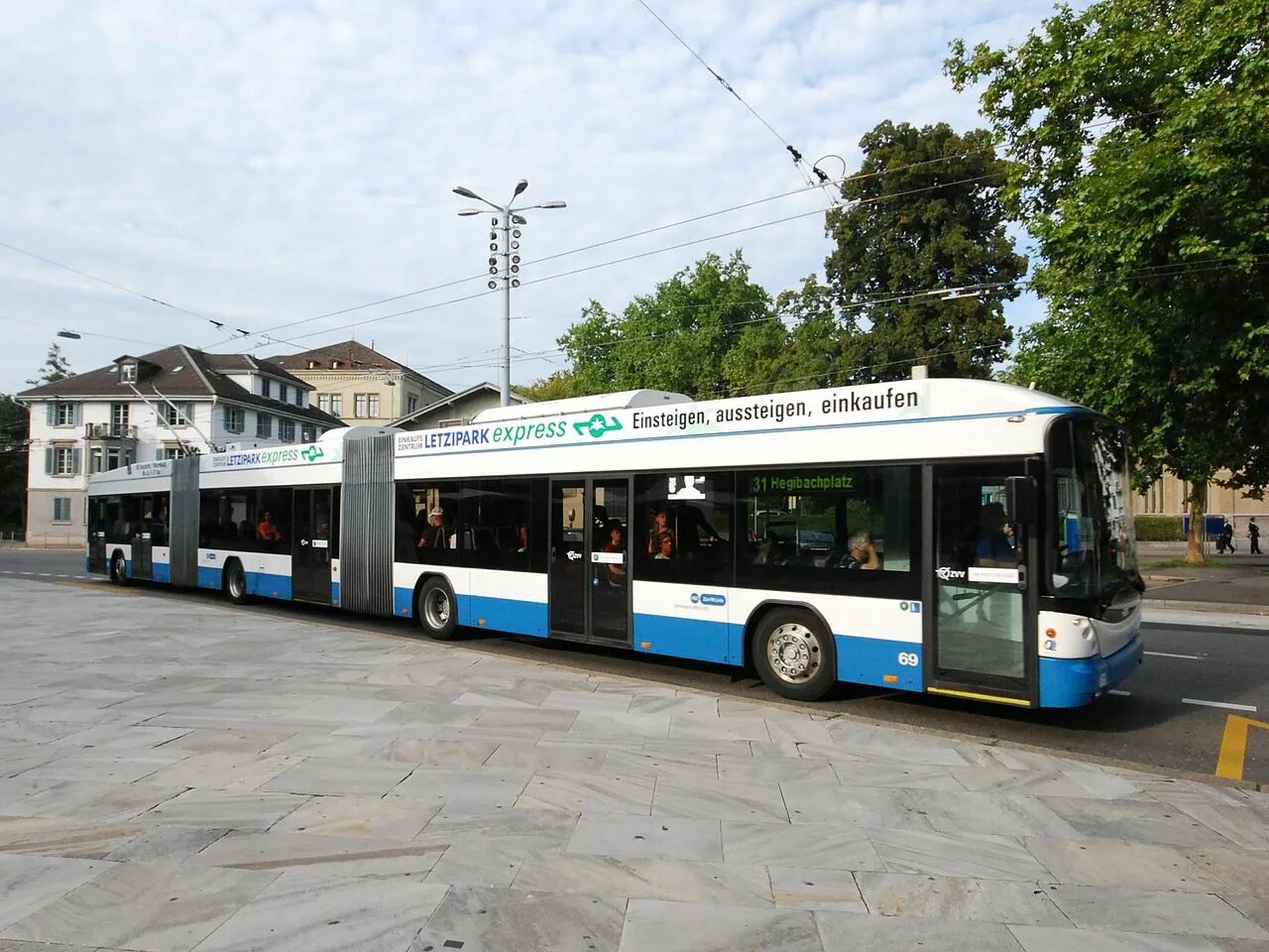 Длинные троллейбусы. Hess LIGHTRAM 3. Hess trolleybus прицеп. Длинный троллейбус. Трехсекционный троллейбус.