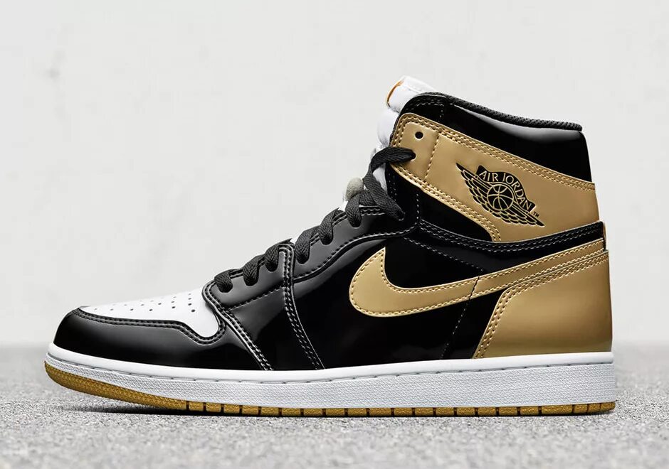 Jordan gold. Nike Air Jordan 1 High og Black/Gold. Nike Air Jordan 1 Gold. Nike Air Jordan 1 Black Gold. Nike Air Jordan 1 Metallic Gold.