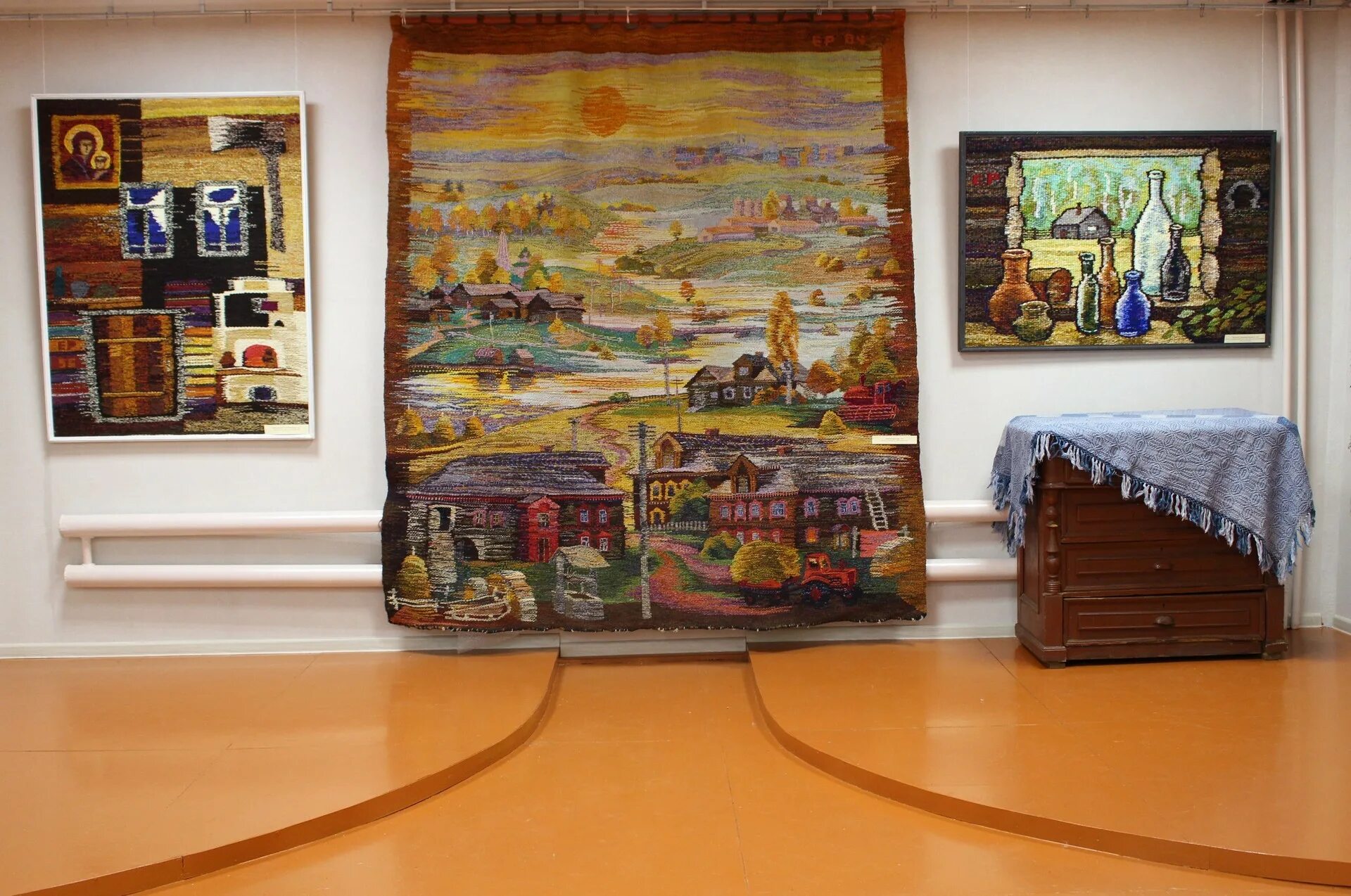 Гобелены марины мамян. Мастера гобеленов. Мини гобелен. Объемный гобелен юрия овсепяна. Тканый гобелен.